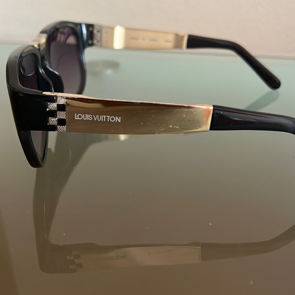 Black and Gold LOUIS VUITTON glasses - Picture 1 of 10